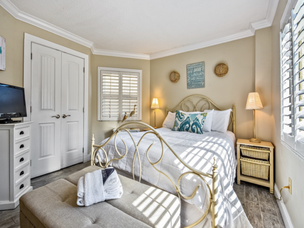 Vacation Condo in Destin Sleeps 9 Guests